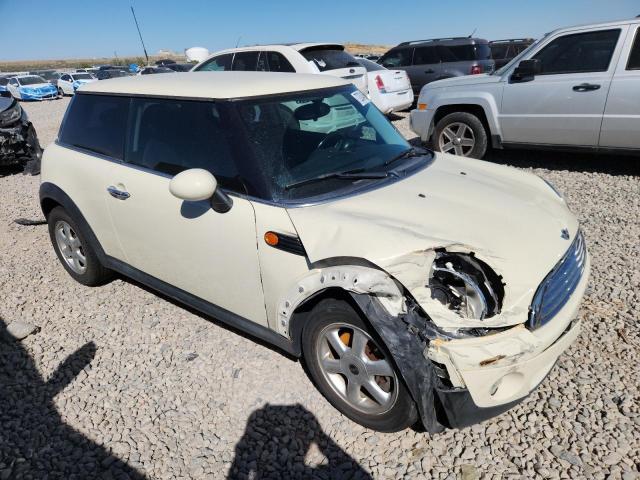 WMWMF3C55ATZ61294 - 2010 MINI COOPER WHITE photo 4