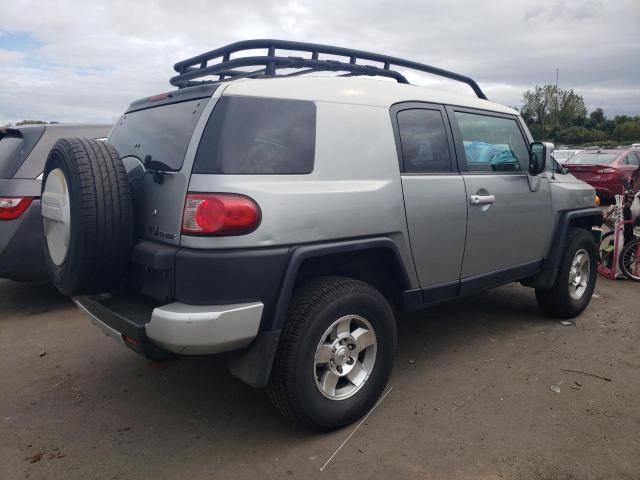 JTEBU4BF4AK071919 - 2010 TOYOTA FJ CRUISER SILVER photo 3