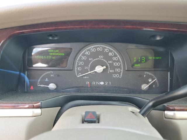 1LNHM81W13Y625534 - 2003 LINCOLN TOWN CAR EXECUTIVE WHITE photo 9