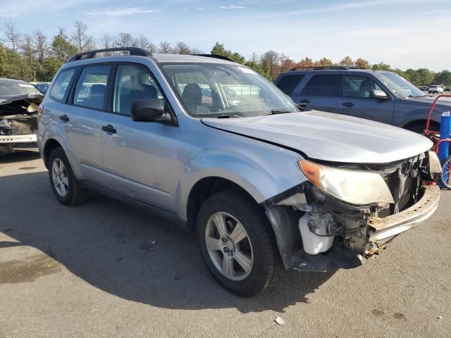 JF2SHABC2CH466521 - 2012 SUBARU FORESTER 2.5X ვერცხლისფერი ფოტო 4