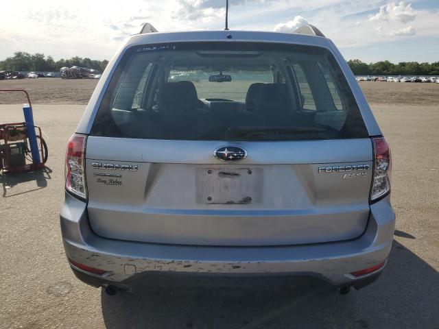 JF2SHABC2CH466521 - 2012 SUBARU FORESTER 2.5X ვერცხლისფერი ფოტო 6