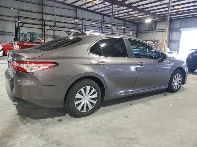4T1B31HK1JU004415 - 2018 TOYOTA CAMRY LE ნაცრისფერი ფოტო 3