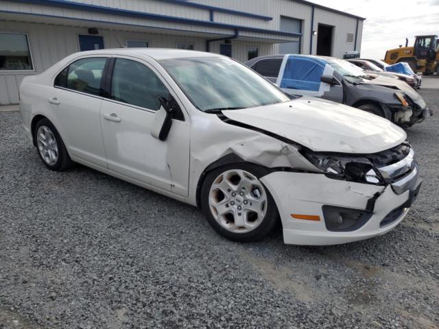 3FAHP0HA2AR357036 - 2010 FORD FUSION SE WHITE photo 4