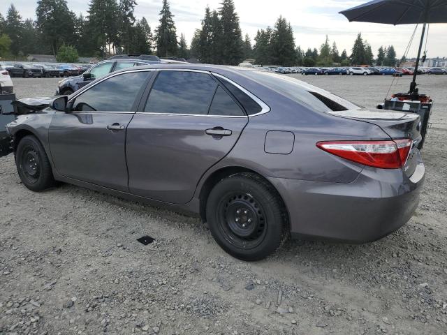 4T1BF1FK3HU311735 - 2017 TOYOTA CAMRY LE GRAY photo 2