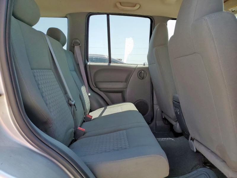 1J4GL48K67W641643 - 2007 JEEP LIBERTY SPORT 银色 照片 11