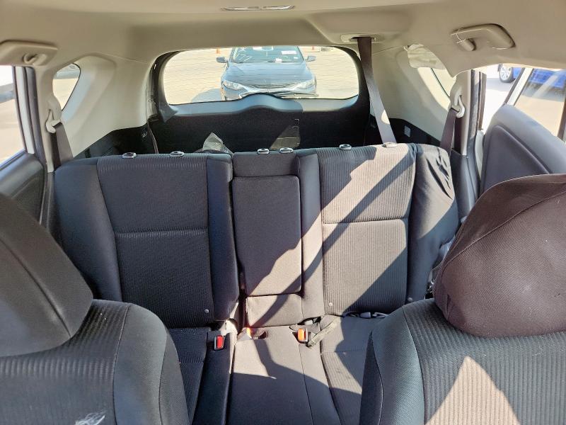 JTMZFREV2JJ161704 - 2018 TOYOTA RAV4 LE أبيض صورة 10