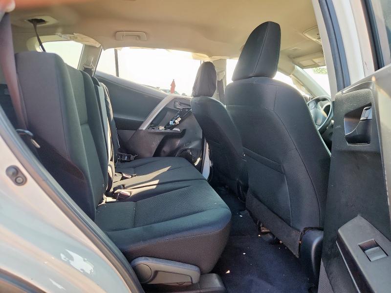 JTMZFREV2JJ161704 - 2018 TOYOTA RAV4 LE أبيض صورة 11