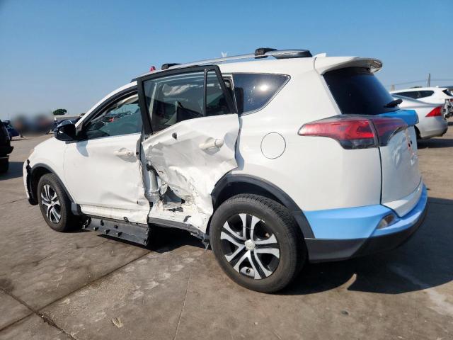 JTMZFREV2JJ161704 - 2018 TOYOTA RAV4 LE أبيض صورة 2