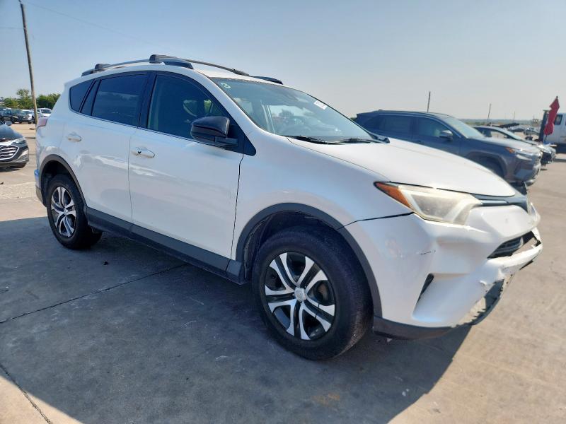 JTMZFREV2JJ161704 - 2018 TOYOTA RAV4 LE أبيض صورة 4