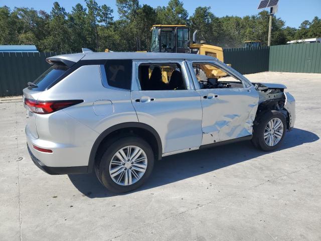 JA4J3UA85RZ024580 - 2024 MITSUBISHI OUTLANDER ES SILVER photo 3