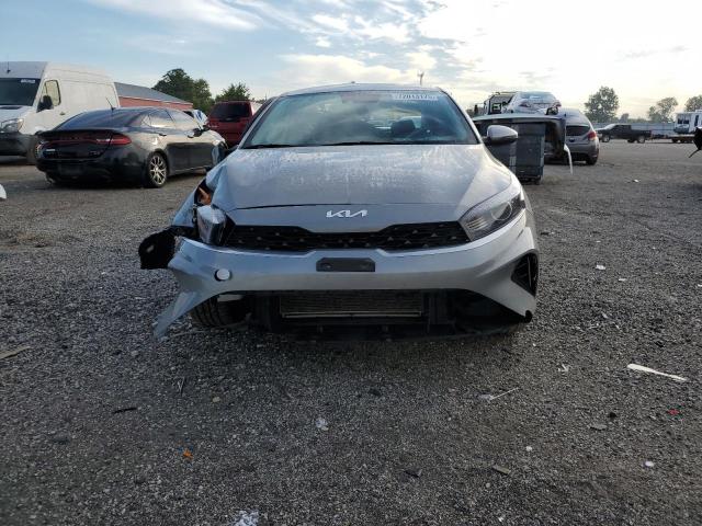 3KPF34AD9PE594289 - 2023 KIA FORTE EX SILVER photo 5