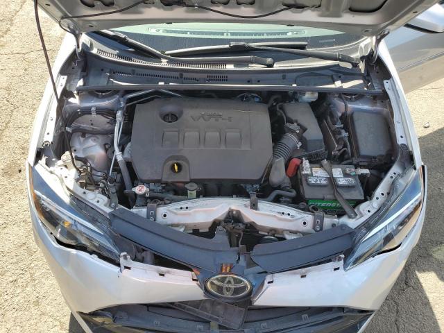 2T1BURHEXJC027540 - 2018 TOYOTA COROLLA L SILVER photo 11