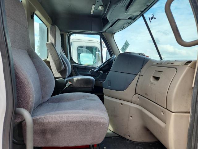 1FUGGEDV1JLHB4076 - 2018 FREIGHTLINER CASCADIA 1 Biały zdjęcie 5