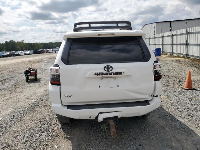 JTEBU5JR4J5510245 - 2018 TOYOTA 4RUNNER SR5/SR5 PREMIUM WHITE photo 6