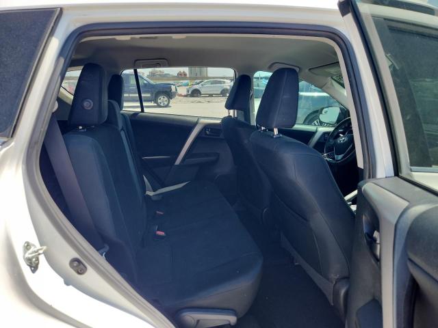 2T3BFREVXGW527114 - 2016 TOYOTA RAV4 LE WHITE photo 11