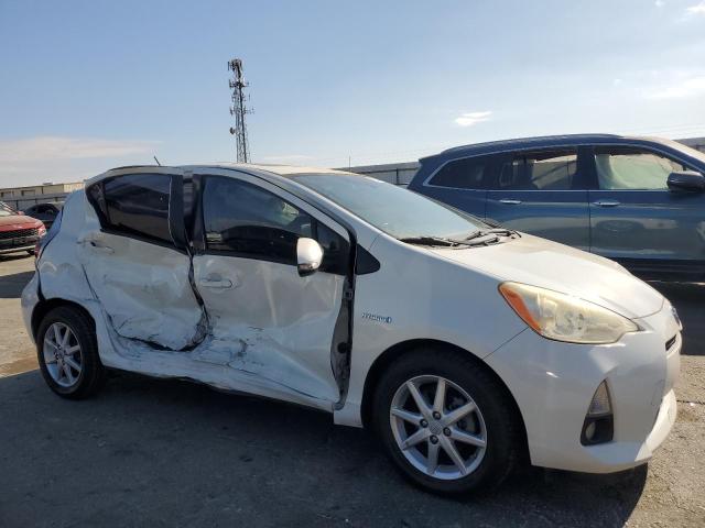 JTDKDTB33D1038053 - 2013 TOYOTA PRIUS C თეთრი ფოტო 4