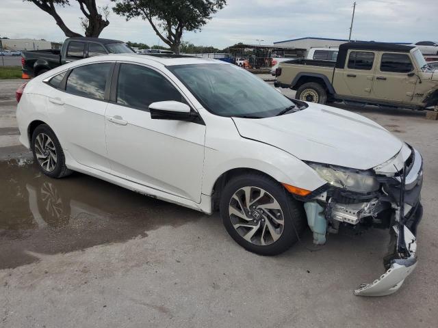 19XFC2F7XHE007431 - 2017 HONDA CIVIC EX WHITE photo 4