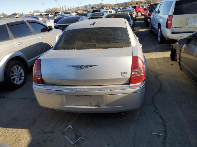 2C3JA63H05H562994 - 2005 CHRYSLER 300 SILVER photo 6