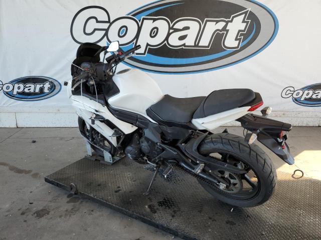 JKAEXEE12FDA18210 - 2015 KAWASAKI EX650 E WHITE photo 3