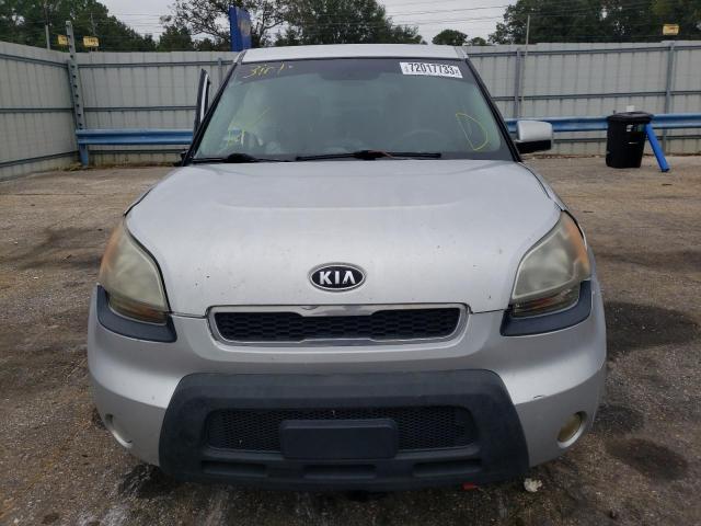 KNDJT2A28B7717053 - 2011 KIA SOUL + SILVER photo 5