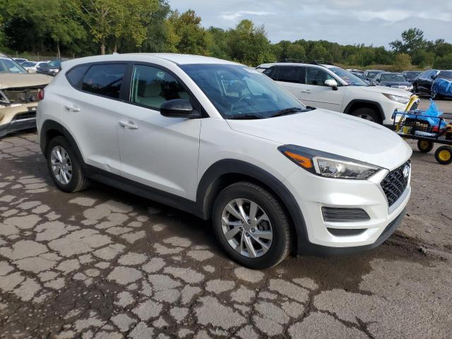 KM8J23A45KU893646 - 2019 HYUNDAI TUCSON SE WHITE photo 4