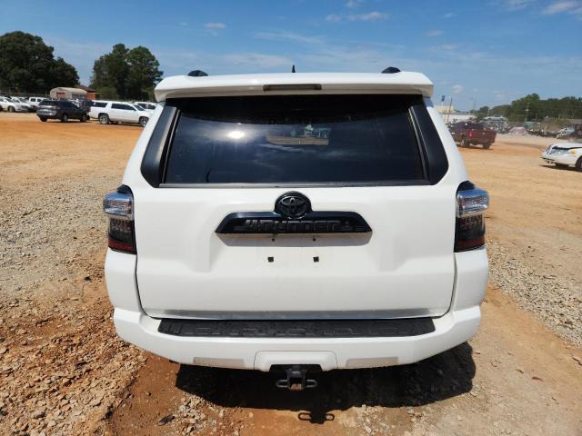 JTEBU5JR7L5816858 - 2020 TOYOTA 4RUNNER SR5/SR5 PREMIUM WHITE photo 6