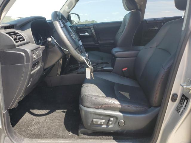 JTEBU5JR3J5528820 - 2018 TOYOTA 4RUNNER SR5/SR5 PREMIUM Srebrny zdjęcie 7