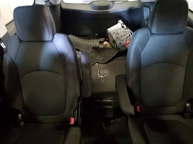 1GNKRHKDXHJ239016 - 2017 CHEVROLET TRAVERSE LT WHITE photo 10