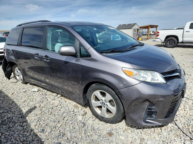 5TDKZ3DC3JS920966 - 2018 TOYOTA SIENNA LE Gris photo 4