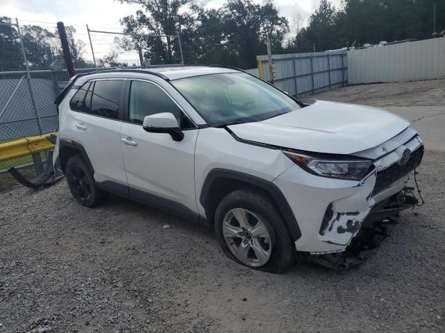 2T3W1RFV8MC103832 - 2021 TOYOTA RAV4 XLE WHITE photo 4