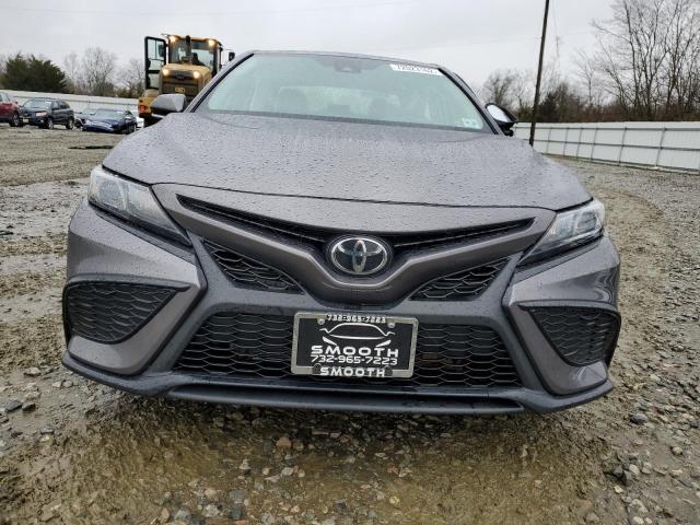 4T1G11BK0PU077613 - 2023 TOYOTA CAMRY SE NIGHT SHADE GRAY photo 5