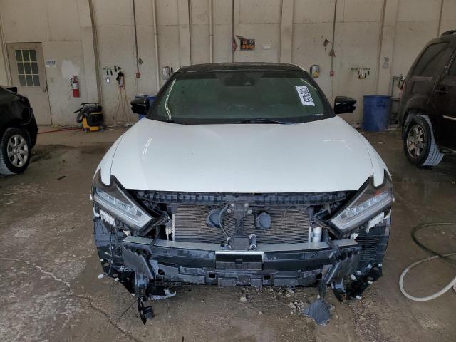 1N4AA6AV2KC381405 - 2019 NISSAN MAXIMA S WHITE photo 5