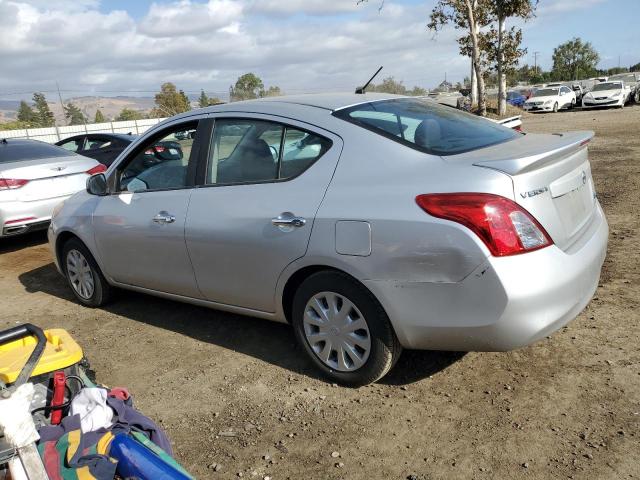 3N1CN7AP0DL868241 - 2013 NISSAN VERSA S SILVER photo 2