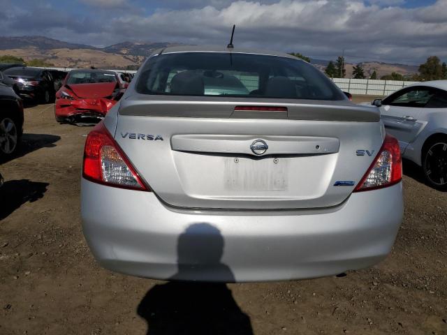 3N1CN7AP0DL868241 - 2013 NISSAN VERSA S SILVER photo 6