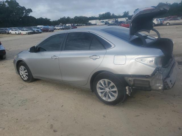 4T1BF1FKXFU474119 - 2015 TOYOTA CAMRY LE SILVER photo 2