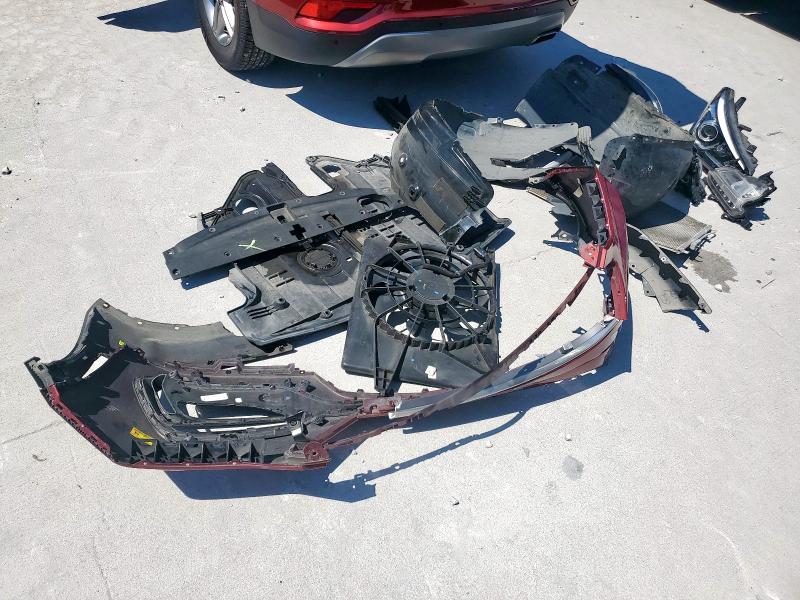 5XYZU3LB6HG495899 - 2017 HYUNDAI SANTA FE S MAROON photo 13