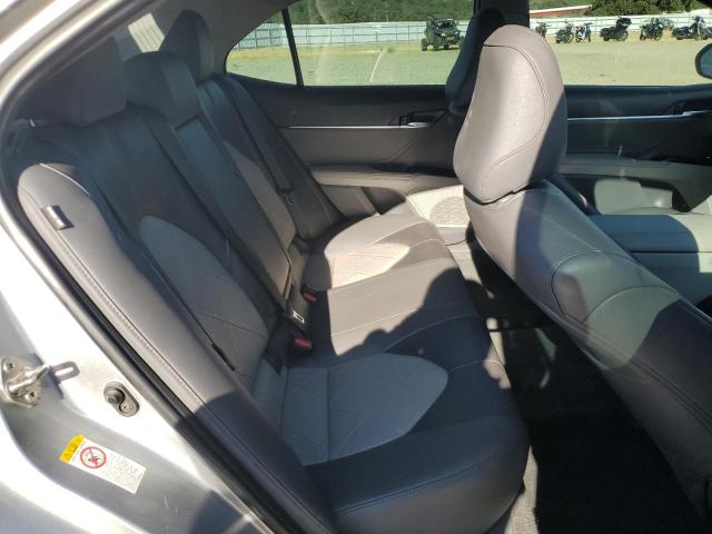 4T1B11HK6JU070125 - 2018 TOYOTA CAMRY L SILVER photo 10