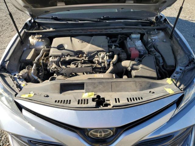 4T1B11HK6JU070125 - 2018 TOYOTA CAMRY L SILVER photo 11