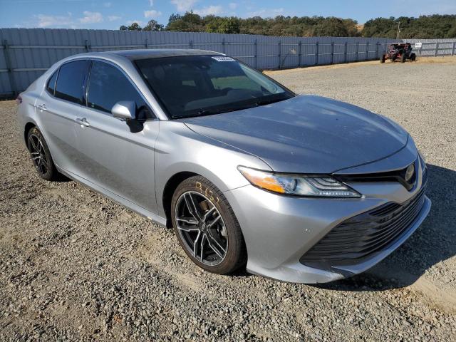 4T1B11HK6JU070125 - 2018 TOYOTA CAMRY L SILVER photo 4