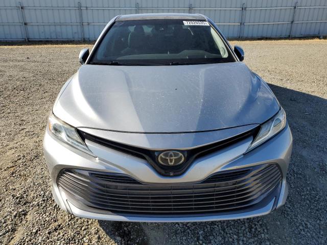 4T1B11HK6JU070125 - 2018 TOYOTA CAMRY L SILVER photo 5