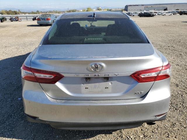 4T1B11HK6JU070125 - 2018 TOYOTA CAMRY L SILVER photo 6