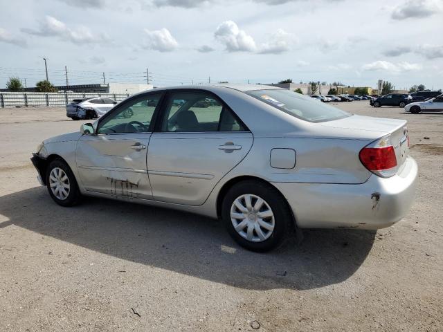 4T1BE32K25U009000 - 2005 TOYOTA CAMRY LE SILVER photo 2