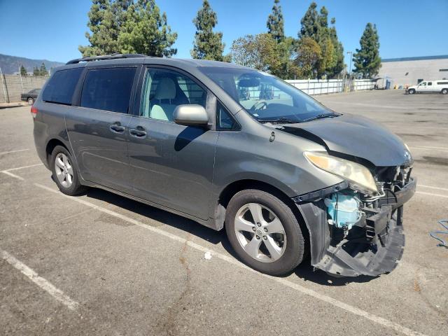 5TDKK3DC0CS180025 - 2012 TOYOTA SIENNA LE SILVER photo 4