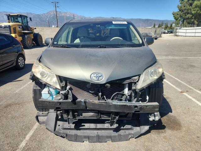 5TDKK3DC0CS180025 - 2012 TOYOTA SIENNA LE SILVER photo 5