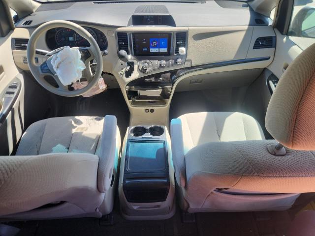 5TDKK3DC0CS180025 - 2012 TOYOTA SIENNA LE SILVER photo 8