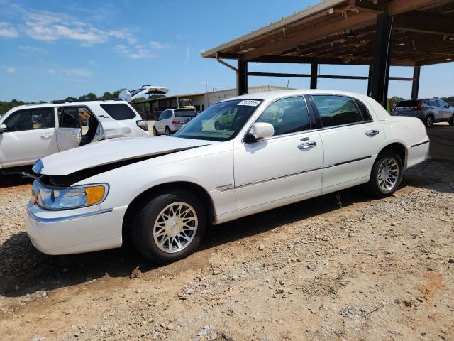 2001 LINCOLN TOWN CAR SIGNATURE, 