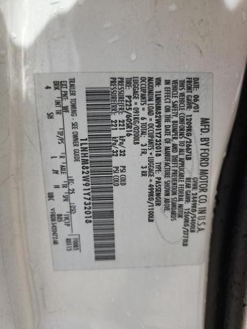 1LNHM82W91Y732018 - 2001 LINCOLN TOWN CAR SIGNATURE Biały zdjęcie 12