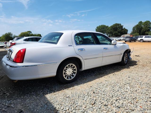 1LNHM82W91Y732018 - 2001 LINCOLN TOWN CAR SIGNATURE Biały zdjęcie 3