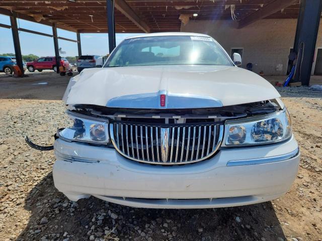 1LNHM82W91Y732018 - 2001 LINCOLN TOWN CAR SIGNATURE Biały zdjęcie 5