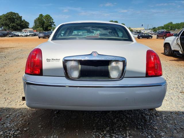 1LNHM82W91Y732018 - 2001 LINCOLN TOWN CAR SIGNATURE Biały zdjęcie 6